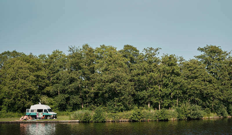 Camper in recreatiegebied